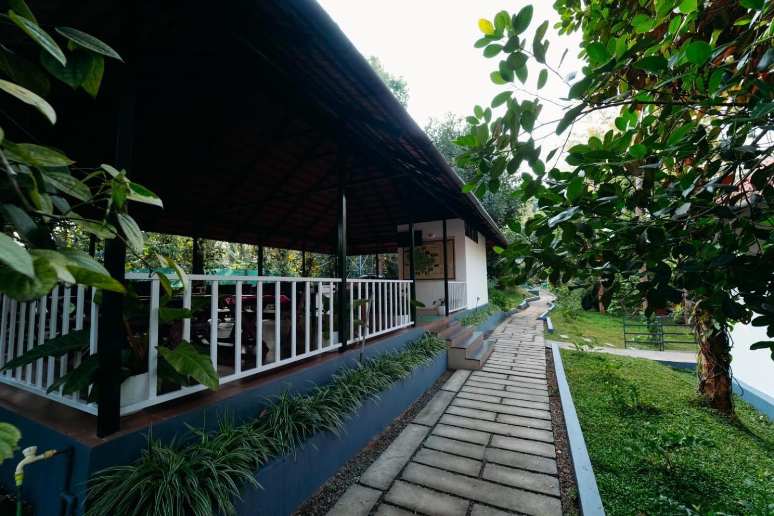 Le Vista Resort Sultan Bathery Exterior foto